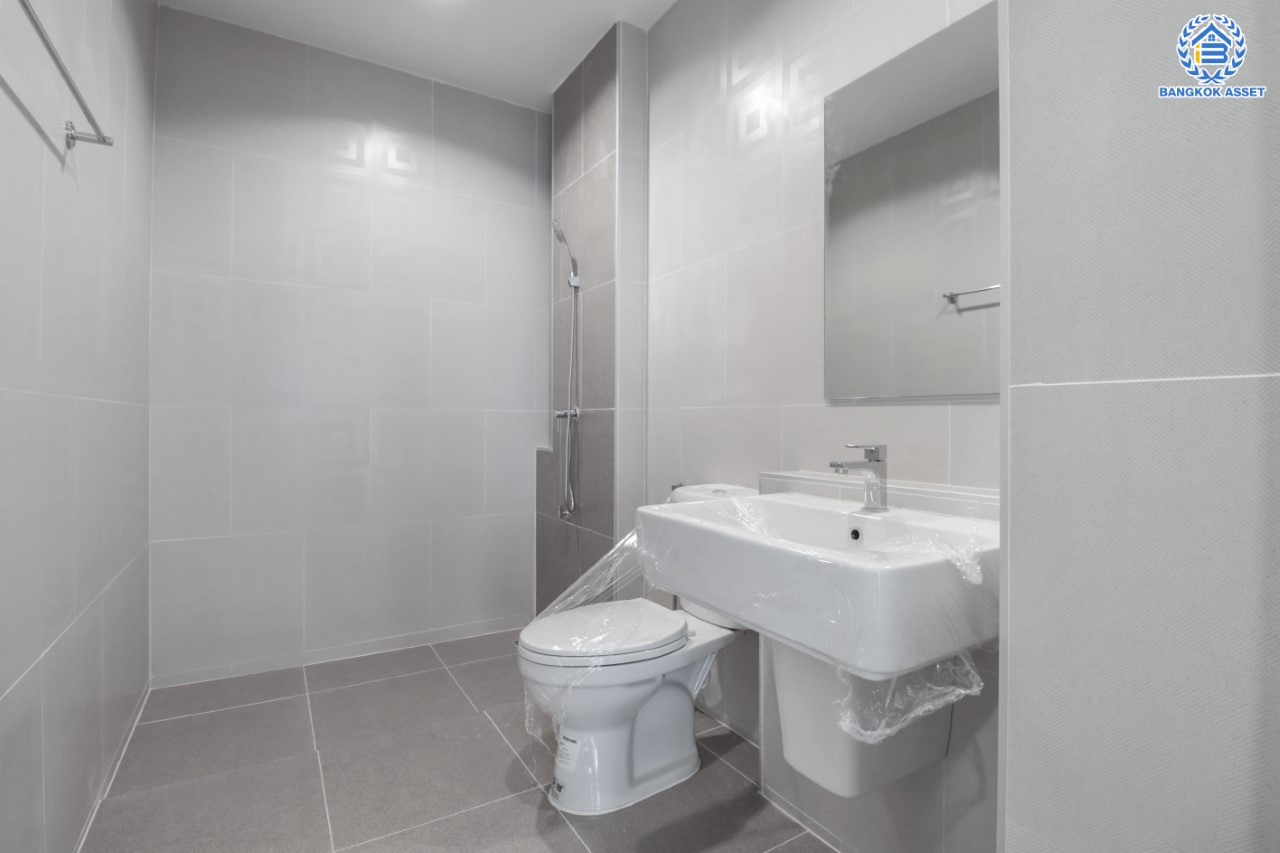 บ้านมือสองตกแต่งใหม่ ม.นนทรีเพลส พระราม5-นครอินทร์ ทาวน์โฮม 3 ชั้น เนื้อที่ 19.5 ตร.ว. ฟังก์ชัน 3 ห้องนอน 3 ห้องน้ำ 2 ที่จอดรถ พร้อม Living Room กว้างขวาง เดินทางสะดวก เข้า-ออกได้หลายเส้นทาง ทั้ง ถ.ราชพฤกษ์ และ ถ.ติวานนท์ ใกล้ทางด่วน "ศรีรัช" และรถไฟฟ้า "สถานีแยกติวานนท์"